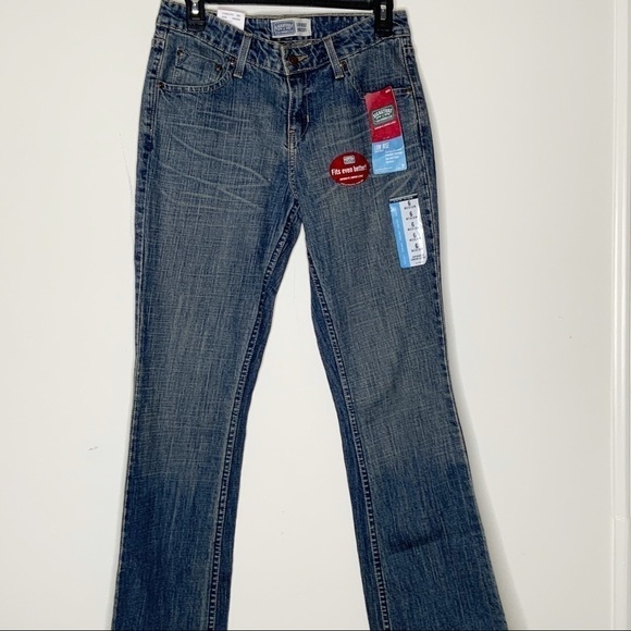 LEVI’S low rise bootcut denim pants. Size 6 - Picture 2 of 6